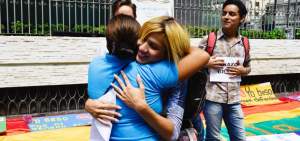 abrazos-y-besos-gratis-paulette-rivadeneira-asociacion-silueta-x federacion lgbt ecuador
