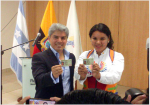 Diane Rodriguez recibe su cedula sustituida sexo por genero por el director del registro civil