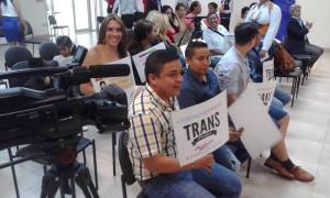 Transexuales logran la sustitución de sexo por genero en la cedula en Ecuador (14)