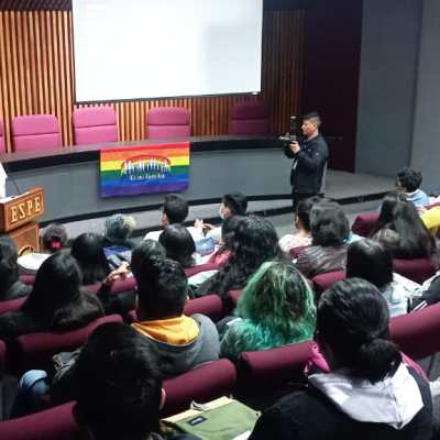 Neurodivergencia, género y bullying: por qué las escuelas deben proteger también a quienes no cumplen la masculinidad esperada